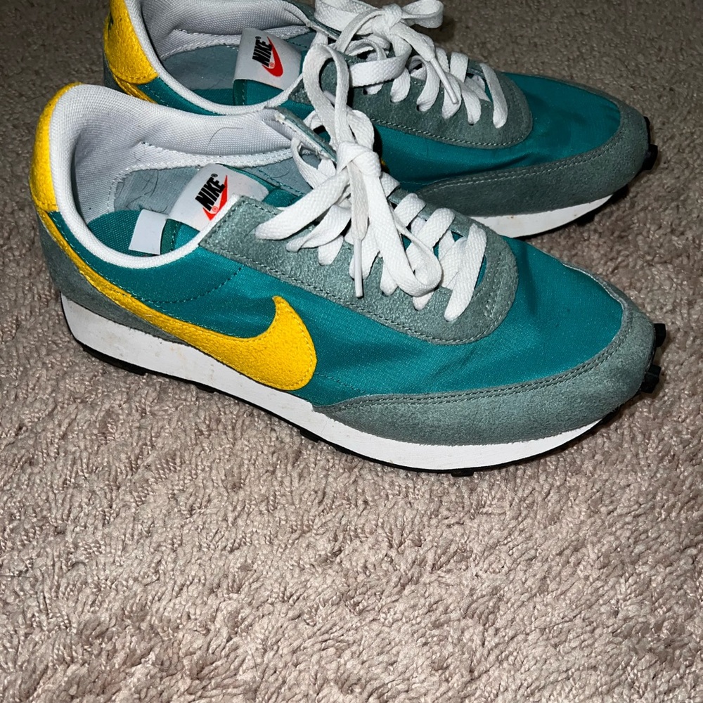 Nike daybreak in mens 7.5